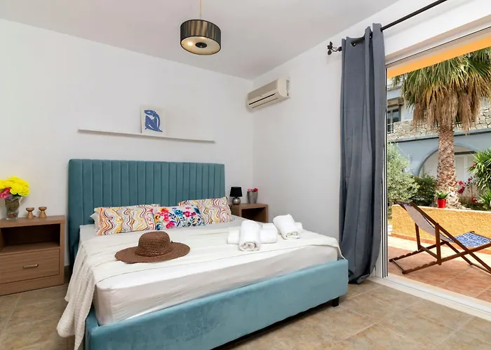 Niki\'S Beach House